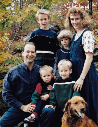 photo of Tom & Becky Dean with their 4 children when they started to sell Usborne books in 1995.